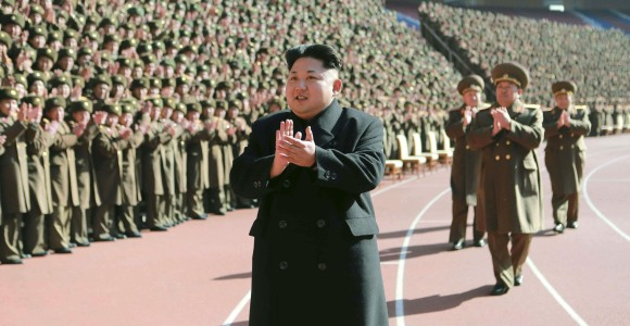 Kim Jong-un junto a soldados del ejercito norcoreano