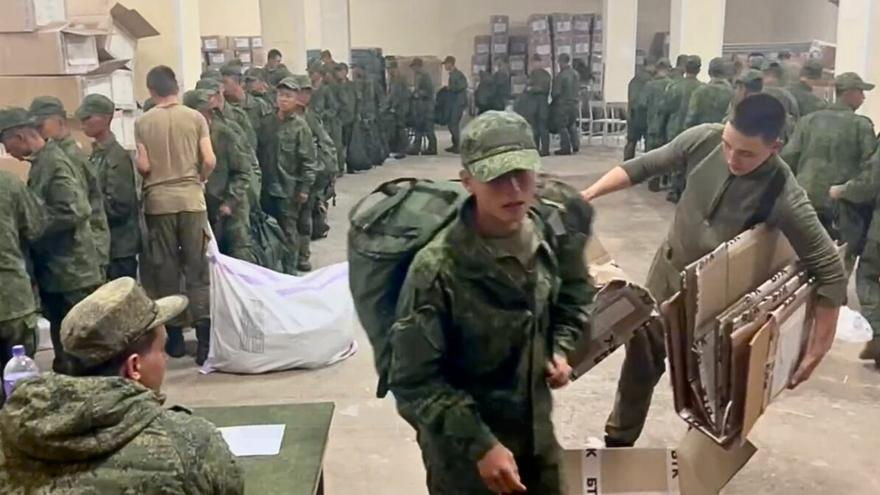 Soldados norcoreanos en una base militar rusa