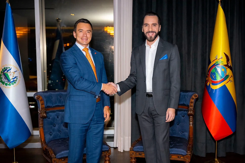 El presidente Daniel Noboa junto a Nayib Bukele