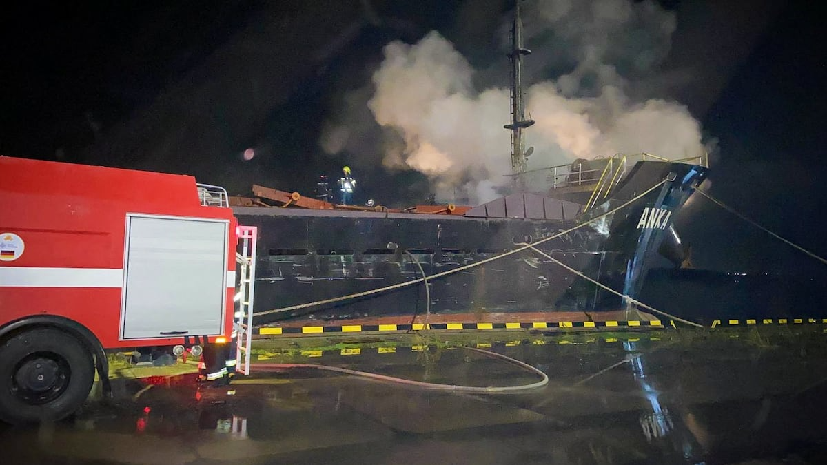 Buque ucraniano en el puerto de Odesa después de ser bombardeado