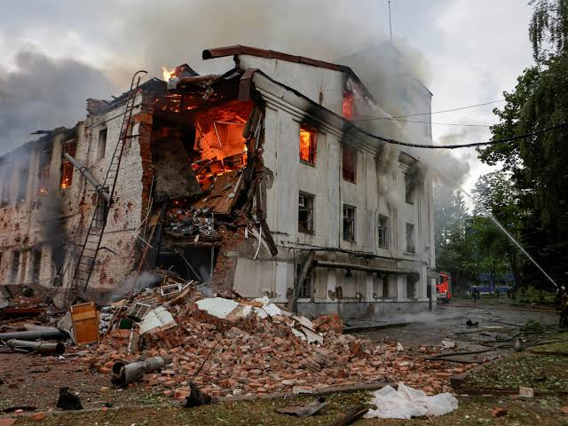Edificio de Kharkiv después de ser bombardeado