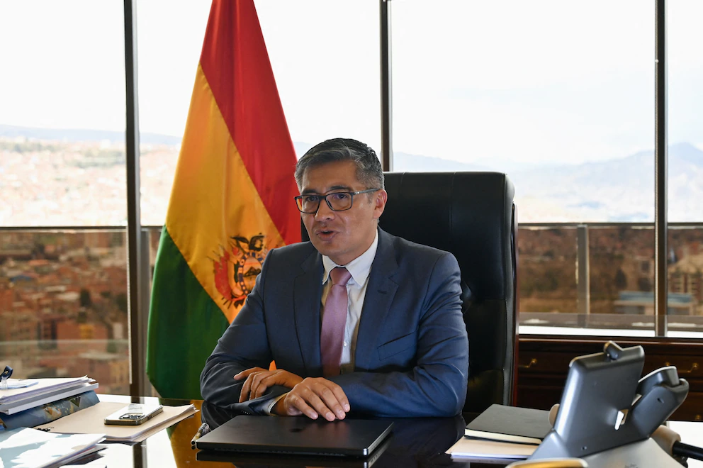 El ministro de economía boliviano José Gabriel Espinoza