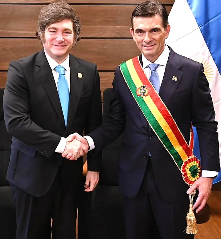 El presidente Javier Milei junto a Rodrigo Paz