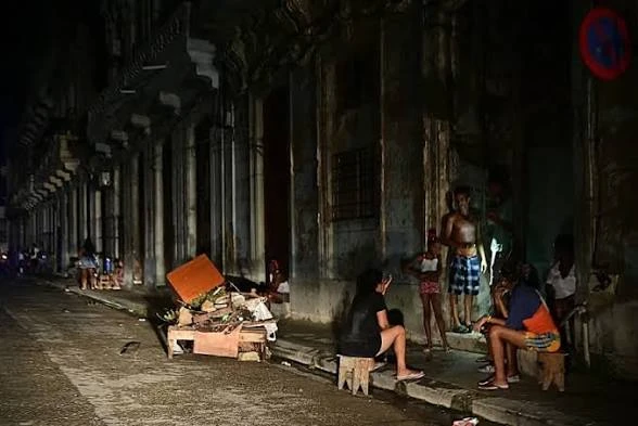 Ciudadanos de La Habana en un apagón general