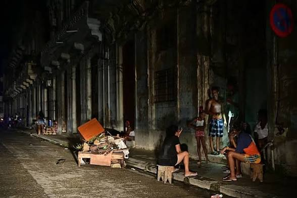 Citizens of Havana during a general blackout