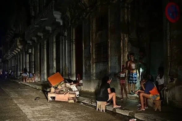 Citizens of Havana during a general blackout
