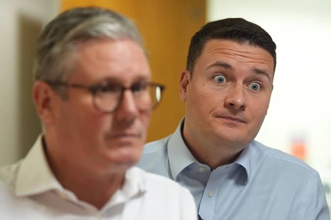 The Government of Keir Starmer collapses: the British Health Minister has resigned.