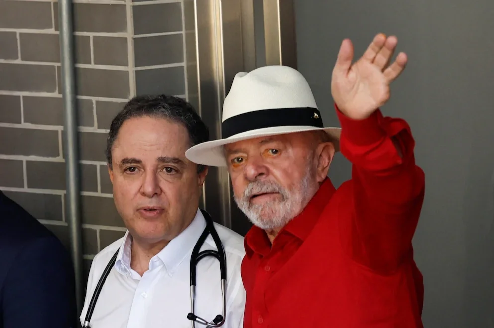 Lula da Silva inició una radioterapia preventiva en medio de su campaña presidencial
