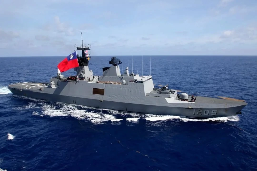 Un buque militar taiwanés patrullando