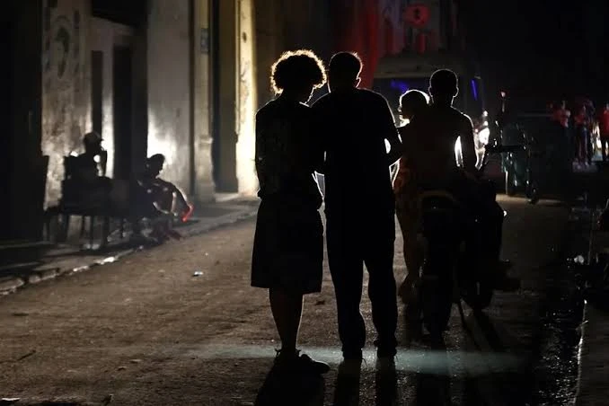 Ciudadanos de La Habana en un apagón general