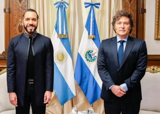 Nayib Bukele junto a Javier Milei