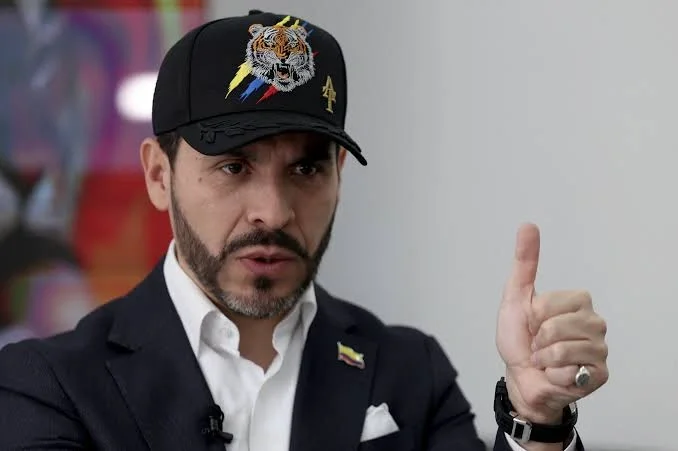 Las acciones subieron y el dólar cayó en Colombia tras la victoria electoral de Abelardo De la Espriella