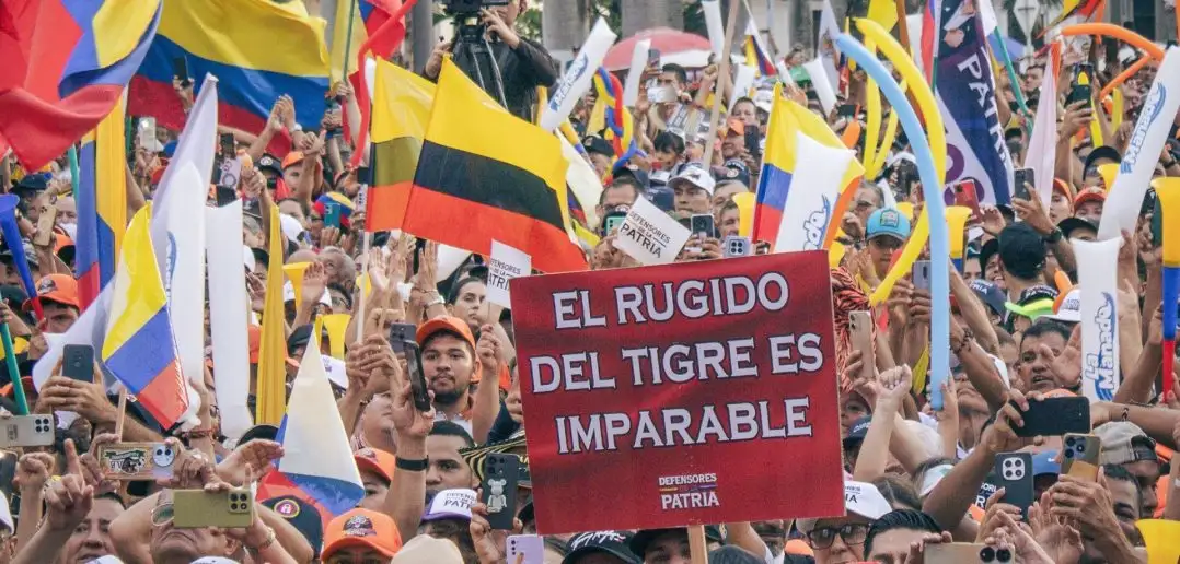 Colombianos celebrando la victoria electoral de De La Espriella