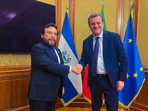 El vicepresidente Félix Ulloa junto al vicepresidente del Senado de Italia Gianmarco Centinaio