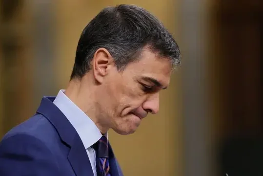 Because of Pedro Sánchez, Spaniards spend half of their salaries on rent