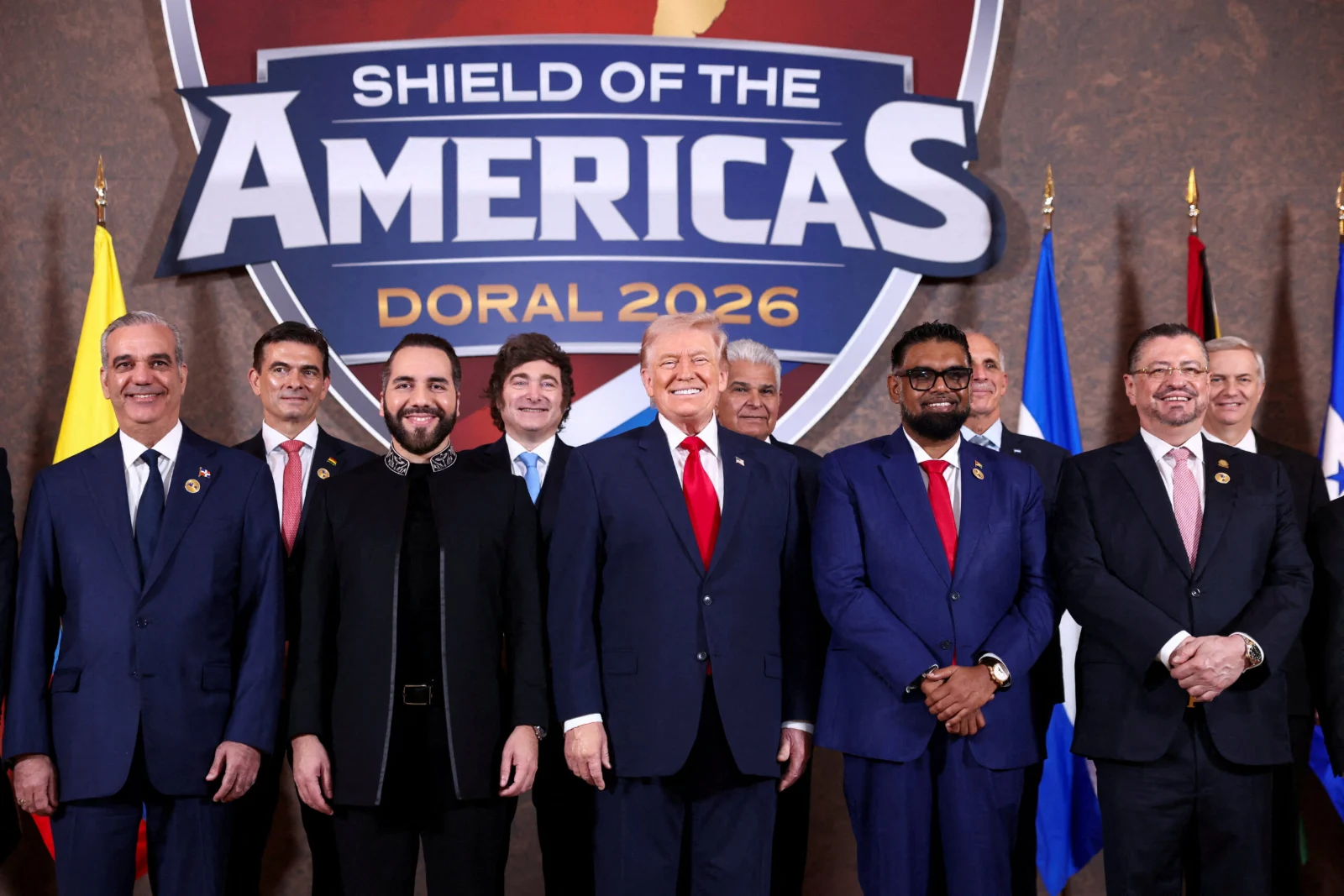 Donald Trump junto a los presidentes participes del Escudo de las Américas