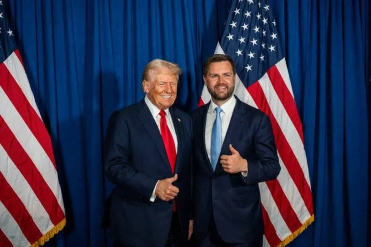 Donald Trump junto a JD Vance