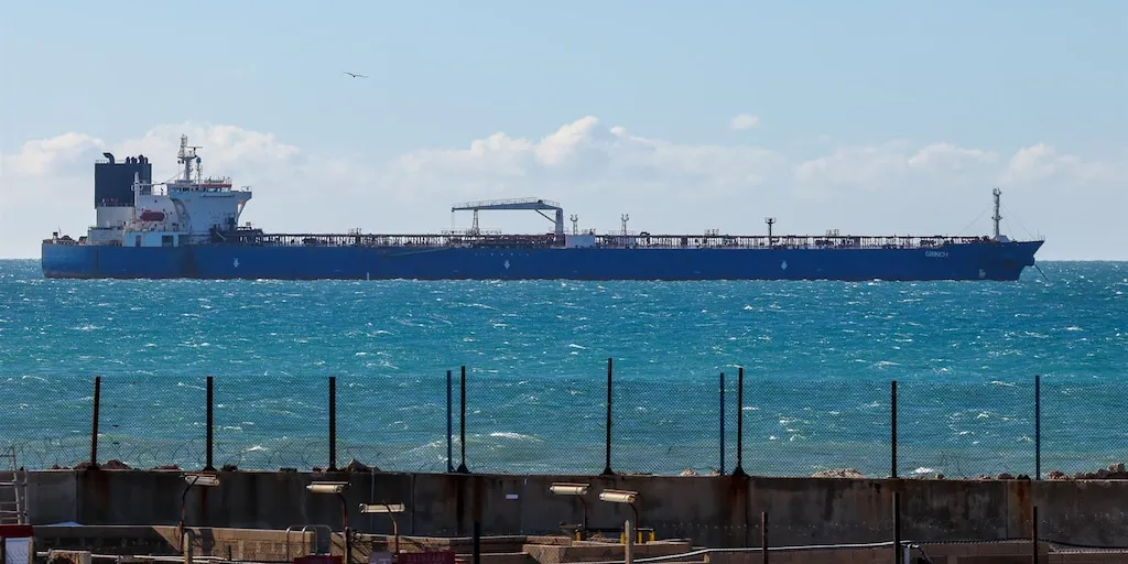 Petrolero ruso usado para la exportación de diesel