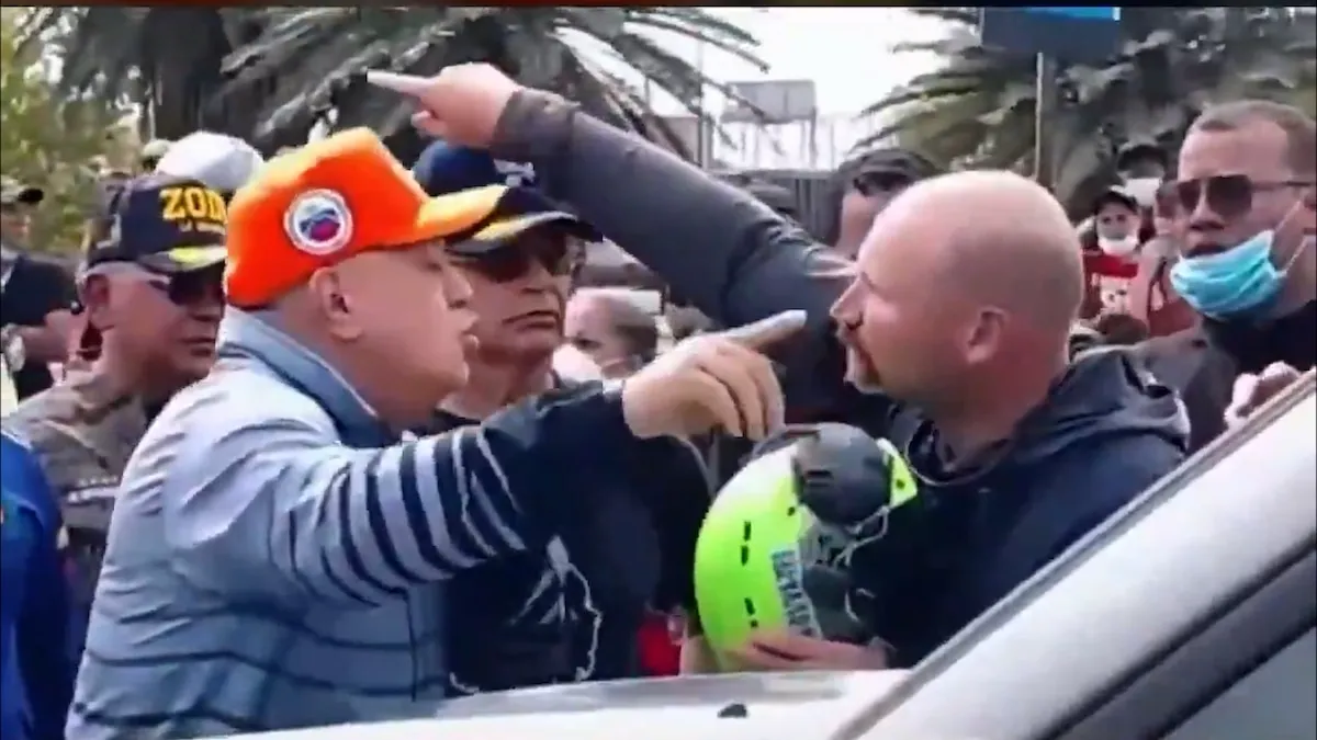 El comunista Diosdado Cabello entrometiéndose en una operación de rescatistas estadounidenses 