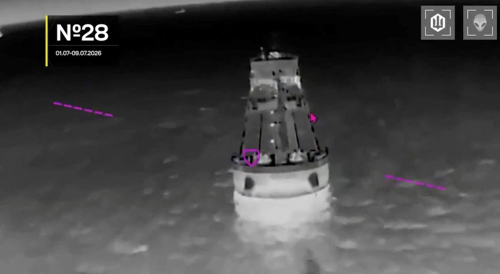 Uno de los petroleros rusos siendo visto desde un dron militar ucraniano