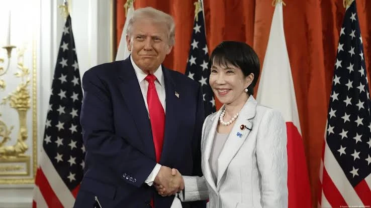 El presidente Donald Trump junto a la primer ministra de Japón Sanae Takaichi