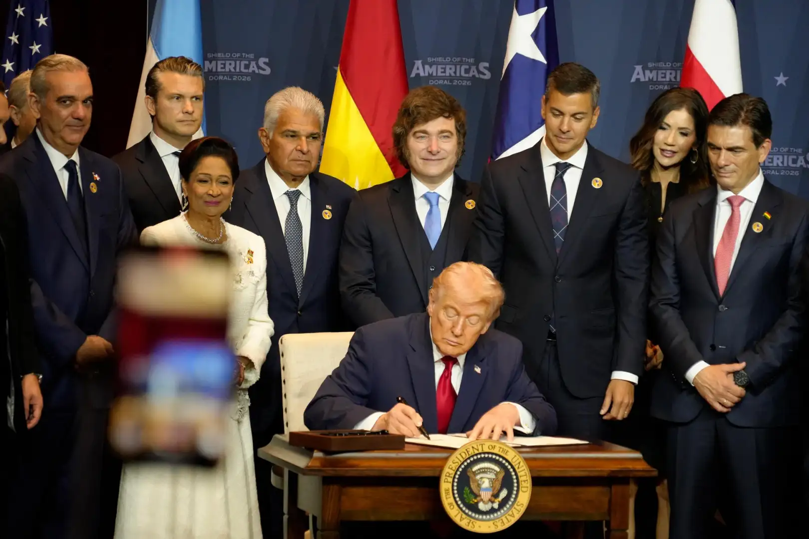 El presidente Donald Trump junto a varios presidentes latinoamericanos en el Escudo de las Americas