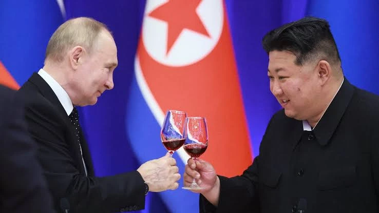 El dictador Kim Jong-un junto a Vladimir Putin