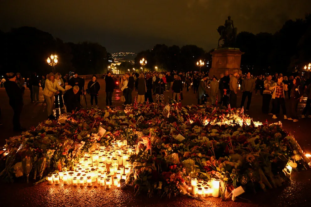 Noruegos en el funeral del rey Harald V
