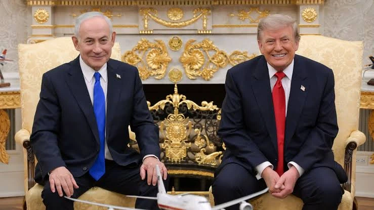 Benjamin Netanyahu junto al presidente Donald Trump