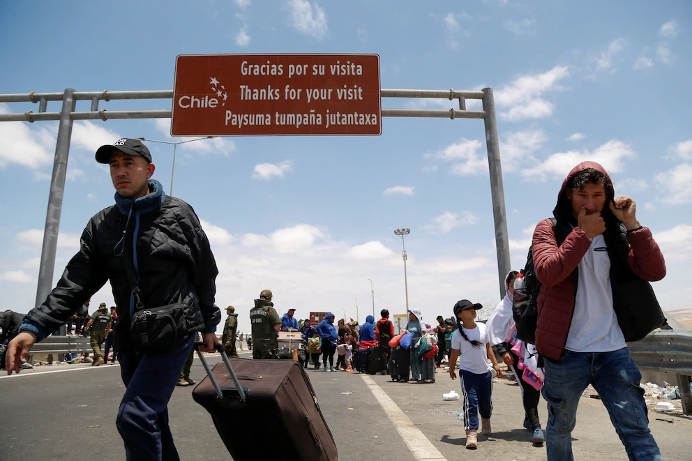 Inmigrantes ilegales abandonando Chile