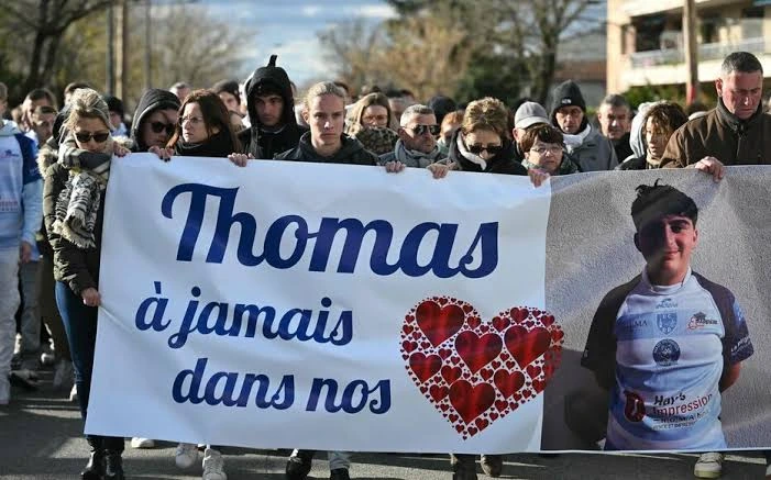 Una manifestación en conmemoración de Thomas Perotto