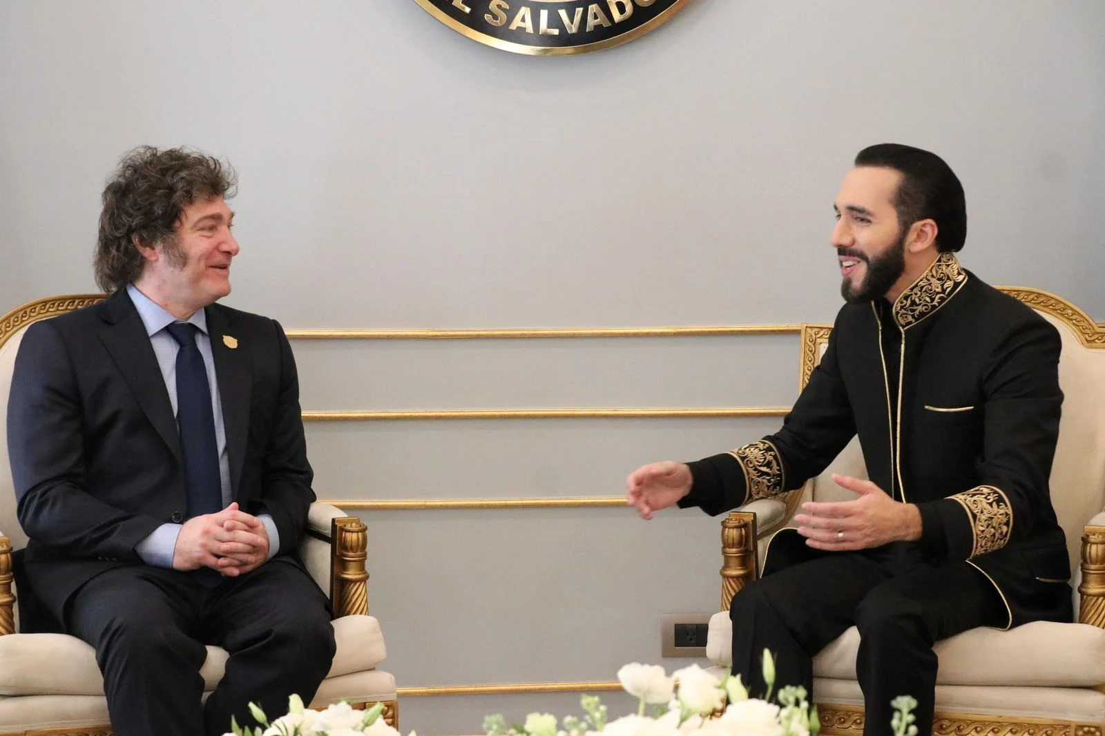 Javier Milei junto al presidente Nayib Bukele