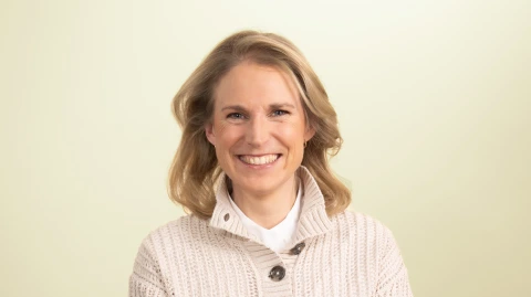 la ministra de Vivienda Elanor Boekholt-O’Sullivan