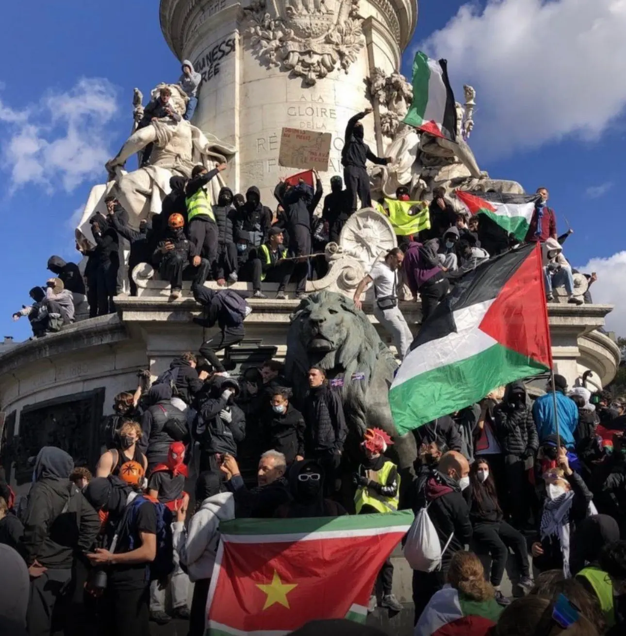 Inmigrantes ilegales causando disturbios en Francia