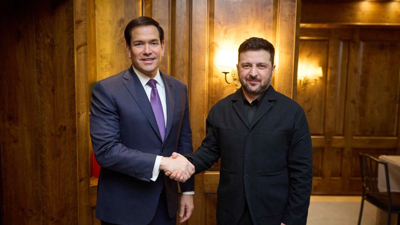 El secretario de Estado Marco Rubio junto al presidente Volodimir Zelensky