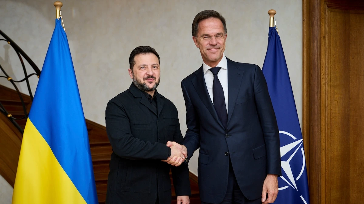 El presidente ucraniano Volodímir Zelensky junto al Secretario General de la OTAN  Mark Rutte