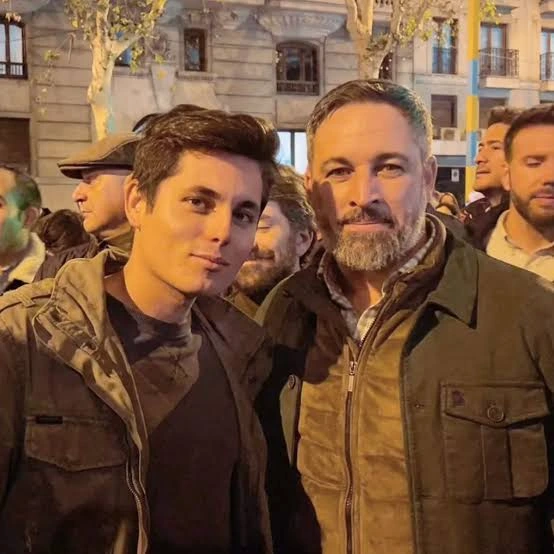 El periodista Conservador Vito Quiles junto al lider de Vox, Santiago Abascal
