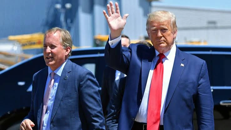 Ken Paxton junto al presidente Donald Trump