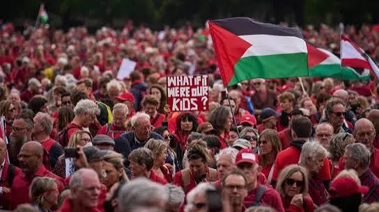 March of the Dutch left in favor of refugees.