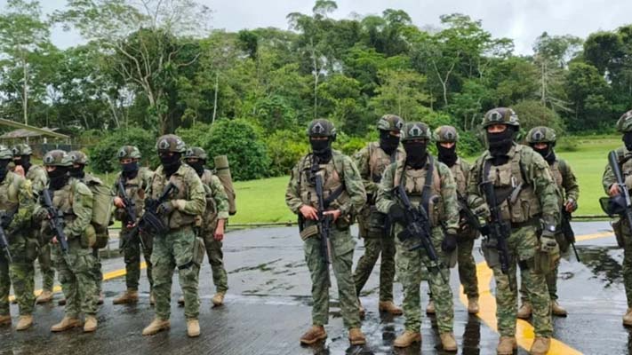 Tropas ecuatorianas en la frontera colombiana