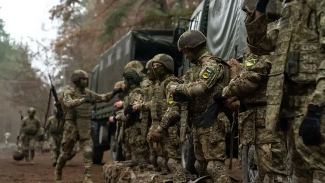 Soldados Ucranianos en medio del conflicto armado con Rusia