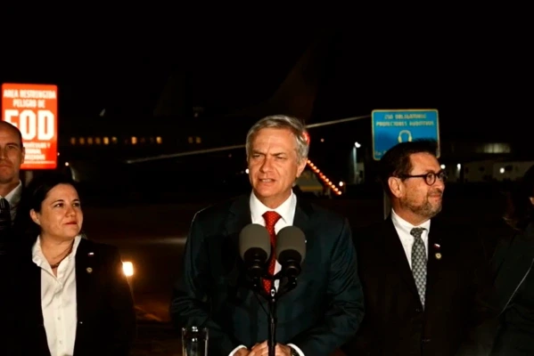 Kast inicia deportaciones aéreas y refuerza el control migratorio en Chile