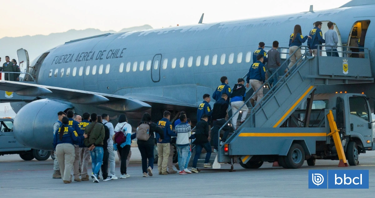 Aviones de deportaciones del gobierno chileno