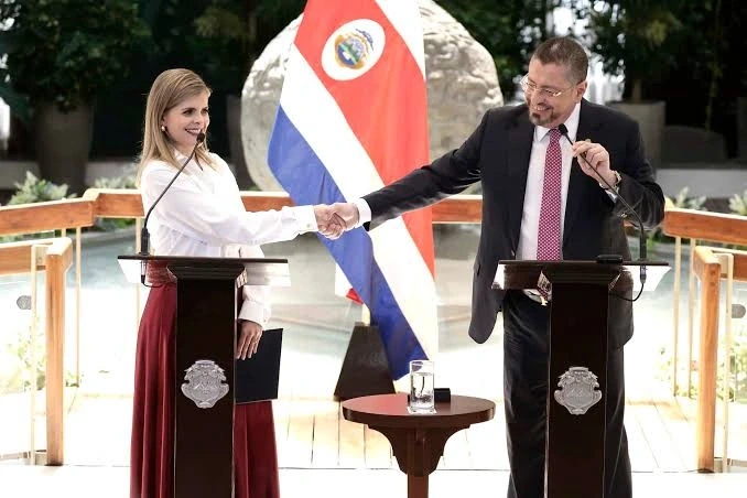 Rodrigo Chaves decretó asueto nacional para el traspaso de poder presidencial en Costa Rica