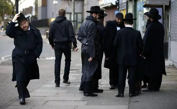 Members of the Jewish community in London