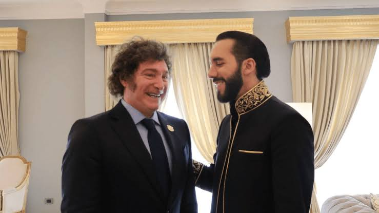 Javier Milei junto a Nayib Bukele