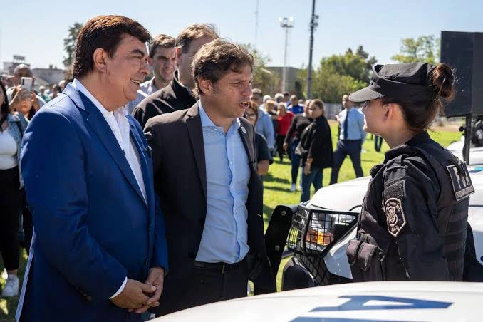 Axel Kicillof alongside Fernando Espinoza, mayor of La Matanza