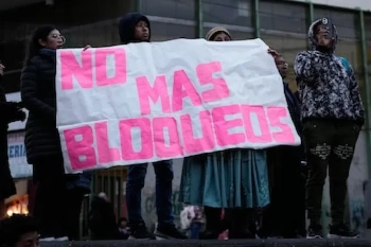 Bolivianos manifestándose contra los bloqueos evistas