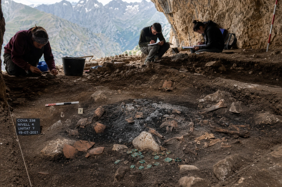 Descubren cueva con ocupación prehistórico de alta montaña en los Pirineos españoles