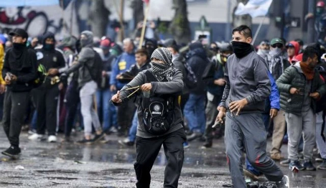 Terroristas de izquierda.